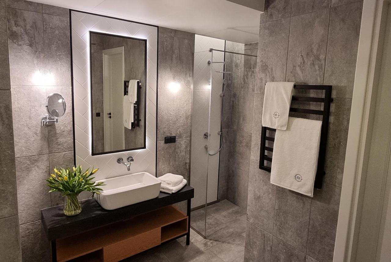 Stary Rynek Premium Apartments: Old Market Square Elegance *