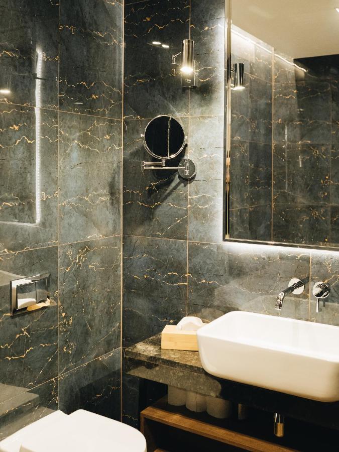 Stary Rynek Premium Apartments: Old Market Square Elegance Apartment