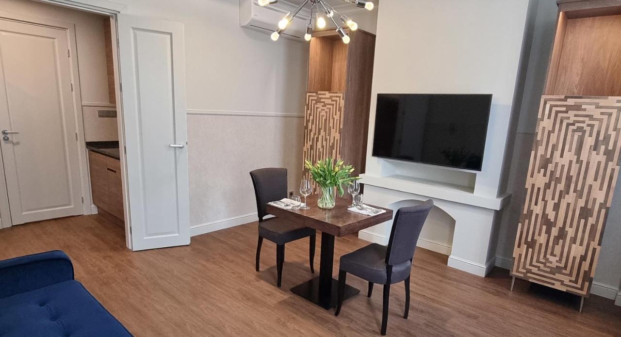 Stary Rynek Premium Apartments: Old Market Square Elegance Apartment *