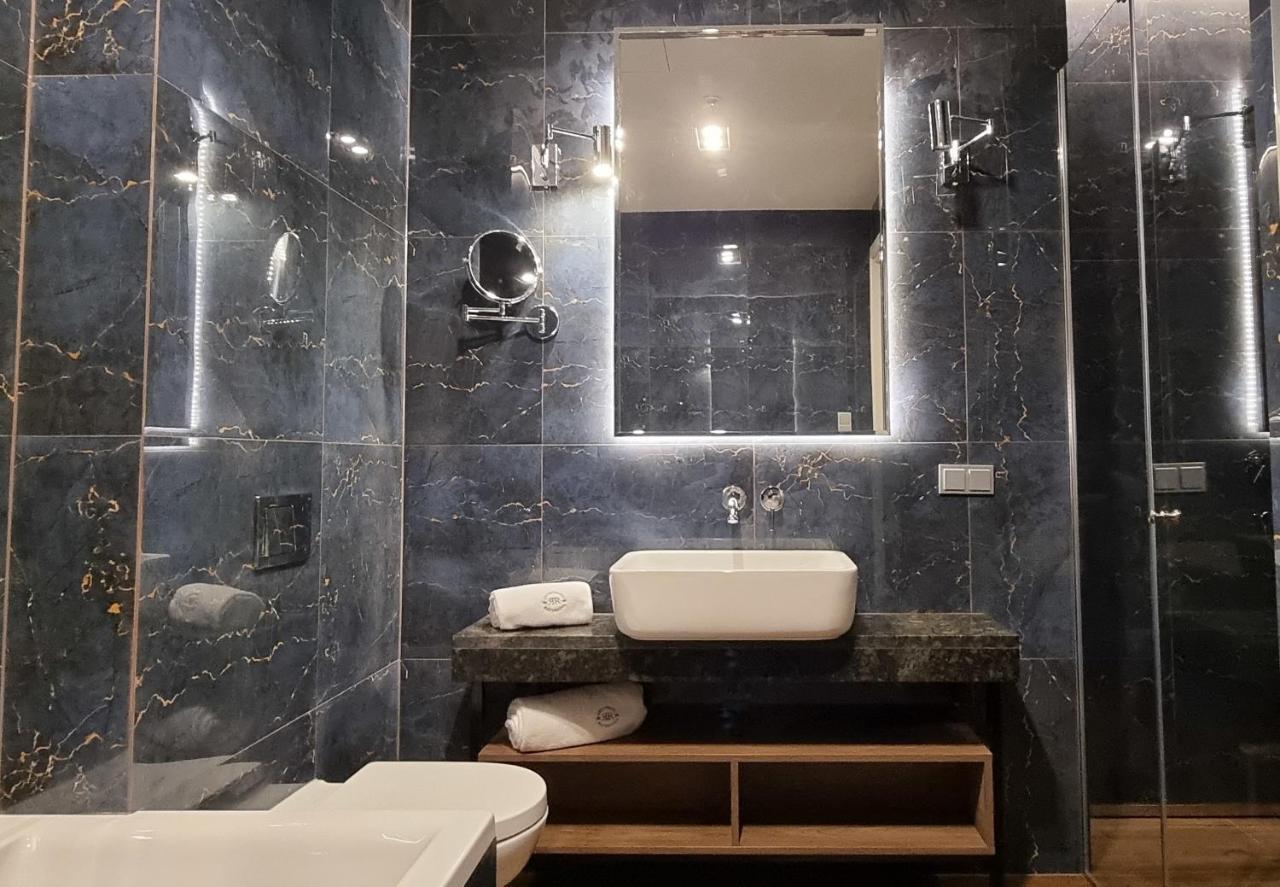 Stary Rynek Premium Apartments: Old Market Square Elegance *