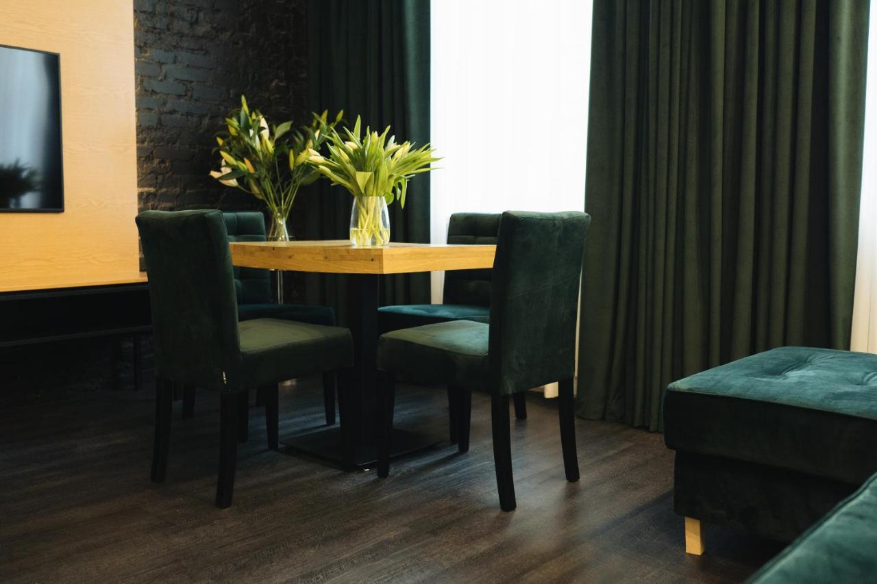 Stary Rynek Premium Apartments: Old Market Square Elegance Apartment