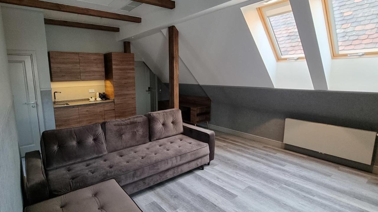 Stary Rynek Premium Apartments: Old Market Square Elegance